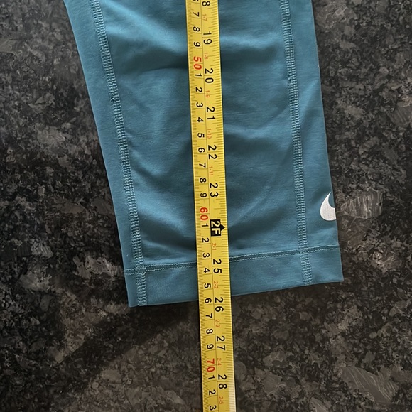 Nike Pro - DriFit Turquoise Capri Legging - Picture 5 of 5